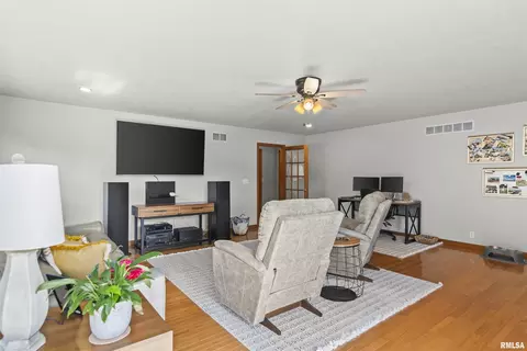 Living - 6105 Farrier Pl, Springfield, IL 62712 photo 4 of 8