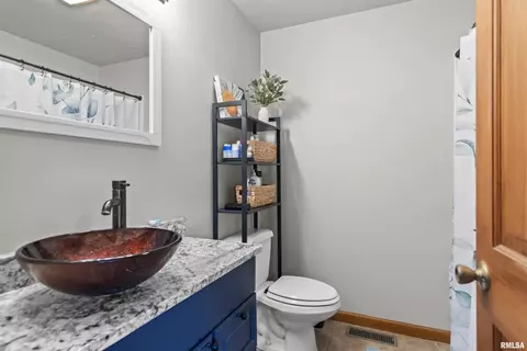 Bath - 6105 Farrier Pl, Springfield, IL 62712 photo 1 of 3