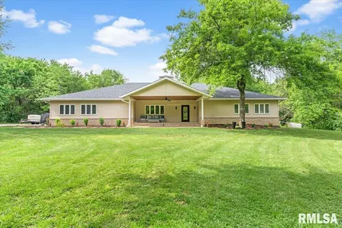 19094 Timberline Ln, Petersburg, IL 62675