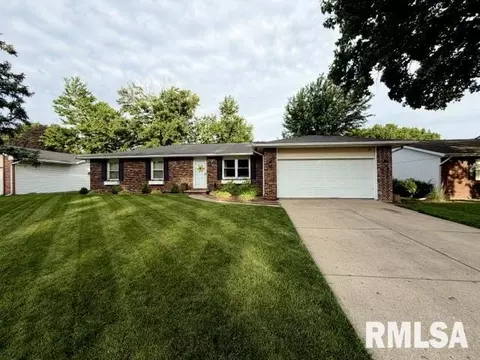 75 Roundtable Rd, Springfield, IL 62704