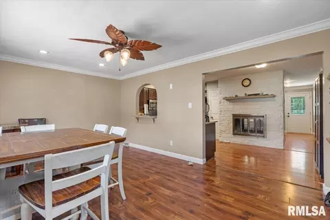 Entry Way - 485 Pakey Rd, Springfield, IL 62712 photo 4 of 5