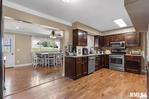 Entry Way - 485 Pakey Rd, Springfield, IL 62712 photo 1 of 5