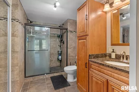 Bath - 485 Pakey Rd, Springfield, IL 62712 photo 4 of 4
