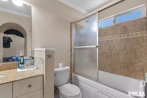 Bath - 485 Pakey Rd, Springfield, IL 62712 photo 3 of 4