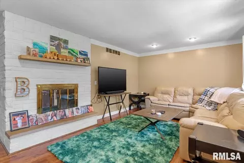 Living - 485 Pakey Rd, Springfield, IL 62712 photo 1 of 2