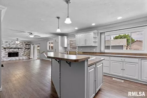 Entry Way - 26 Wind Cave Dr, Springfield, IL 62712 photo 1 of 1