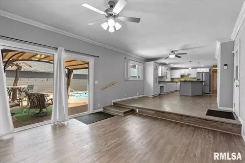 Living - 26 Wind Cave Dr, Springfield, IL 62712 photo 2 of 3