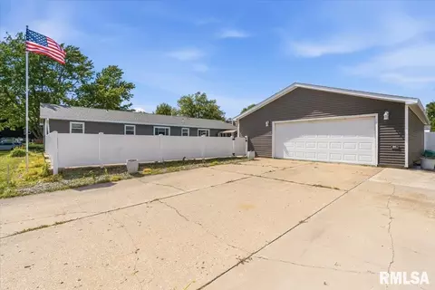 Exterior - 26 Wind Cave Dr, Springfield, IL 62712 photo 10 of 14