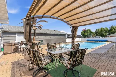 Exterior - 26 Wind Cave Dr, Springfield, IL 62712 photo 7 of 14