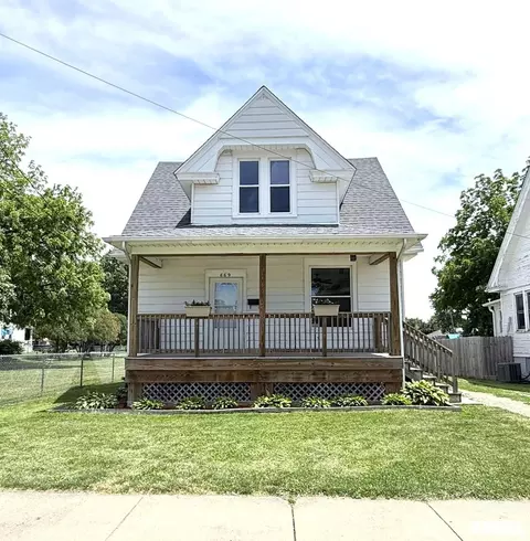 669 Maple Ave, Galesburg, IL 61401