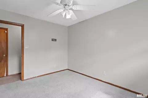 Bedroom - 16 Delmar Dr, Springfield, IL 62703 photo 8 of 9