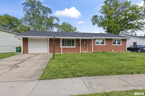 16 Delmar Dr, Springfield, IL 62703