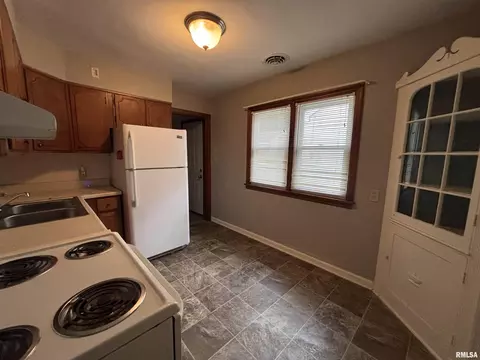 Kitchen - 2118 S 9th St, Springfield, IL 62703 photo 1 of 3
