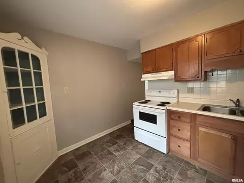 Kitchen - 2118 S 9th St, Springfield, IL 62703 photo 2 of 3