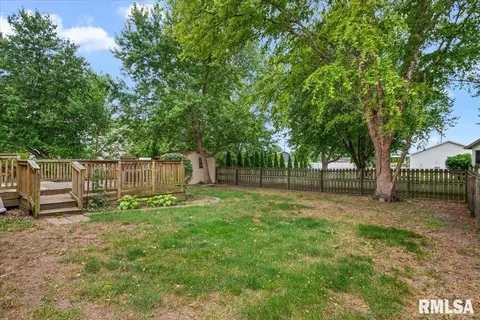 Exterior - 1216 Dani Ln, Springfield, IL 62712 photo 6 of 8