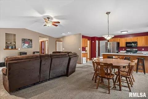 Entry Way - 1216 Dani Ln, Springfield, IL 62712 photo 2 of 2