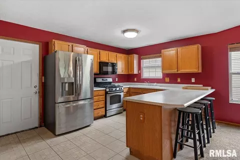 Kitchen - 1216 Dani Ln, Springfield, IL 62712 photo 2 of 4