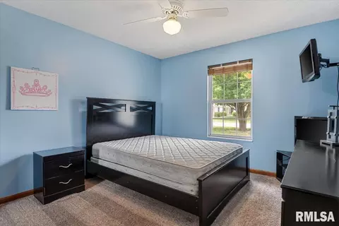 Bedroom - 1216 Dani Ln, Springfield, IL 62712 photo 3 of 6