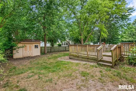 Exterior - 1216 Dani Ln, Springfield, IL 62712 photo 5 of 8