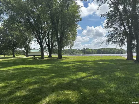 106 Mason Ave, Tovey, IL 62570