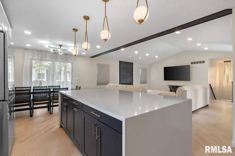 Kitchen - 2721 Haggard St, Springfield, IL 62711 photo 5 of 6