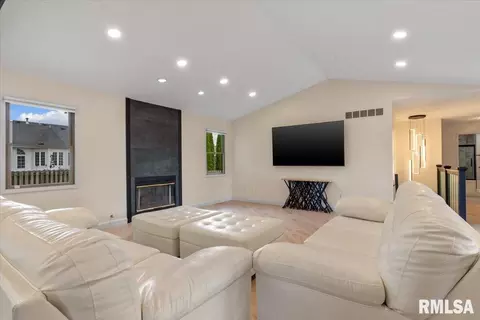 Living - 2721 Haggard St, Springfield, IL 62711 photo 1 of 1