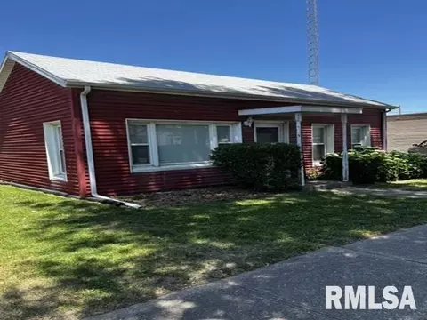 215 E Sangamon St, Petersburg, IL 62675