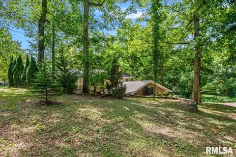 Exterior - 6813 S Stephenson Ln, Springfield, IL 62707 photo 9 of 13