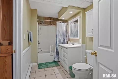 Bath - 6813 S Stephenson Ln, Springfield, IL 62707 photo 2 of 2