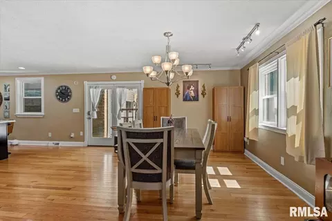 Dining - 6813 S Stephenson Ln, Springfield, IL 62707 photo 2 of 4