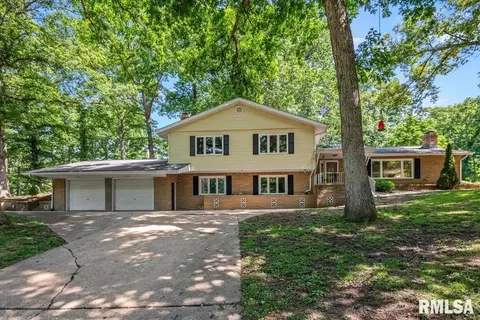 6813 S Stephenson Ln, Springfield, IL 62707