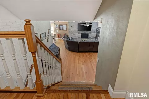 Entry Way - 6813 S Stephenson Ln, Springfield, IL 62707 photo 4 of 7