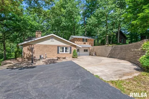 Exterior - 6813 S Stephenson Ln, Springfield, IL 62707 photo 4 of 13