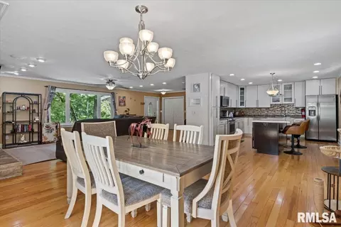 Dining - 6813 S Stephenson Ln, Springfield, IL 62707 photo 3 of 4