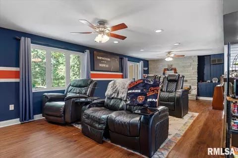 Living - 6813 S Stephenson Ln, Springfield, IL 62707 photo 4 of 4