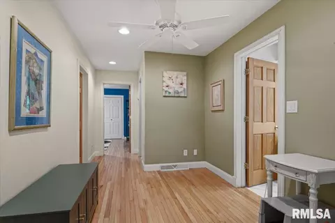 Entry Way - 6813 S Stephenson Ln, Springfield, IL 62707 photo 2 of 7