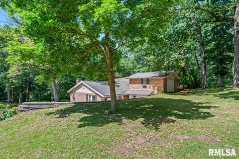 Exterior - 6813 S Stephenson Ln, Springfield, IL 62707 photo 6 of 13