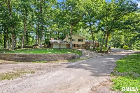 Exterior - 6813 S Stephenson Ln, Springfield, IL 62707 photo 3 of 13