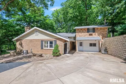 Exterior - 6813 S Stephenson Ln, Springfield, IL 62707 photo 5 of 13