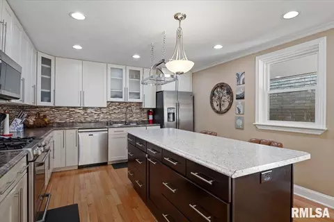Kitchen - 6813 S Stephenson Ln, Springfield, IL 62707 photo 4 of 4