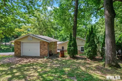 Exterior - 6813 S Stephenson Ln, Springfield, IL 62707 photo 8 of 13