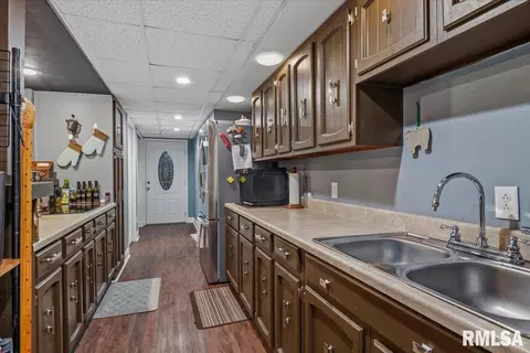 Entry Way - 6813 S Stephenson Ln, Springfield, IL 62707 photo 6 of 7
