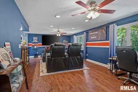 Entry Way - 6813 S Stephenson Ln, Springfield, IL 62707 photo 5 of 7
