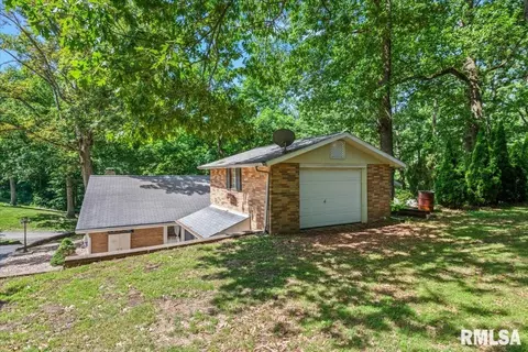 Exterior - 6813 S Stephenson Ln, Springfield, IL 62707 photo 7 of 13