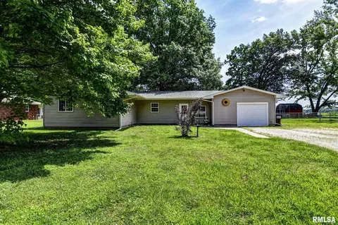 214 S Parker St, Taylorville, IL 62568