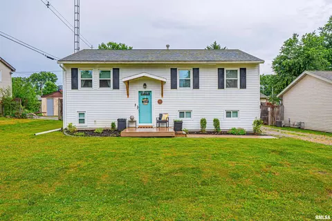 424 Lexington Dr, Rochester, IL 62563