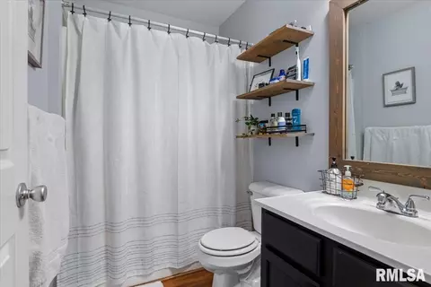 Bath - 4105 Mccormick Dr, Springfield, IL 62707 photo 1 of 1