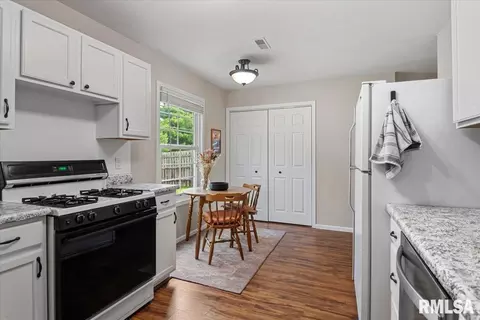 Kitchen - 4105 Mccormick Dr, Springfield, IL 62707 photo 3 of 3