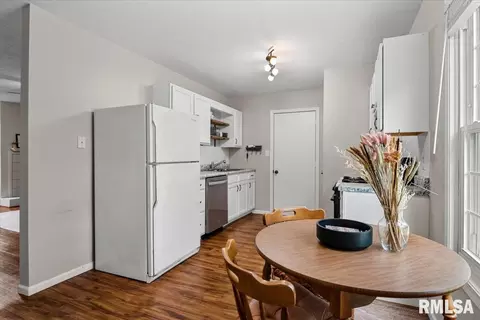 Kitchen - 4105 Mccormick Dr, Springfield, IL 62707 photo 1 of 3