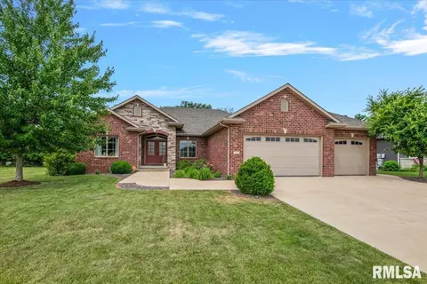 2009 Old Ironbridge Dr, Chatham, IL 62629